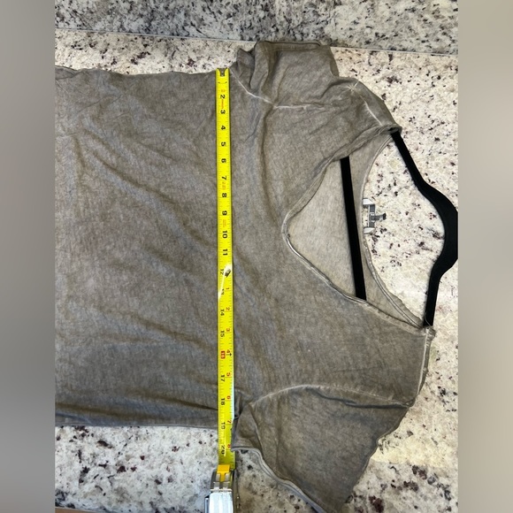 Brand New BKE Raw Edge Minimalist V-neck Tee Women’s Large Washed Capers Taupe - Picture 6 of 9